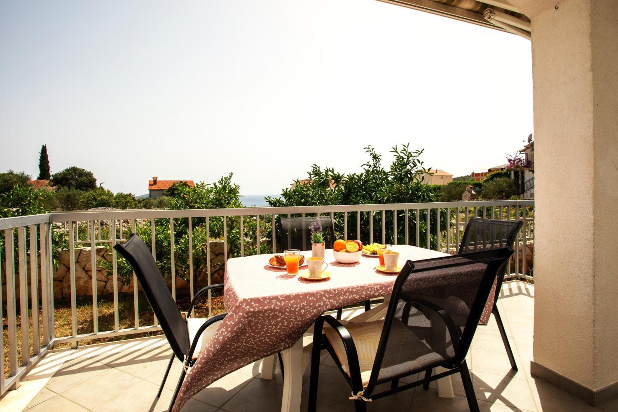 Holiday House Nena With Pool Vinišće Exterior foto